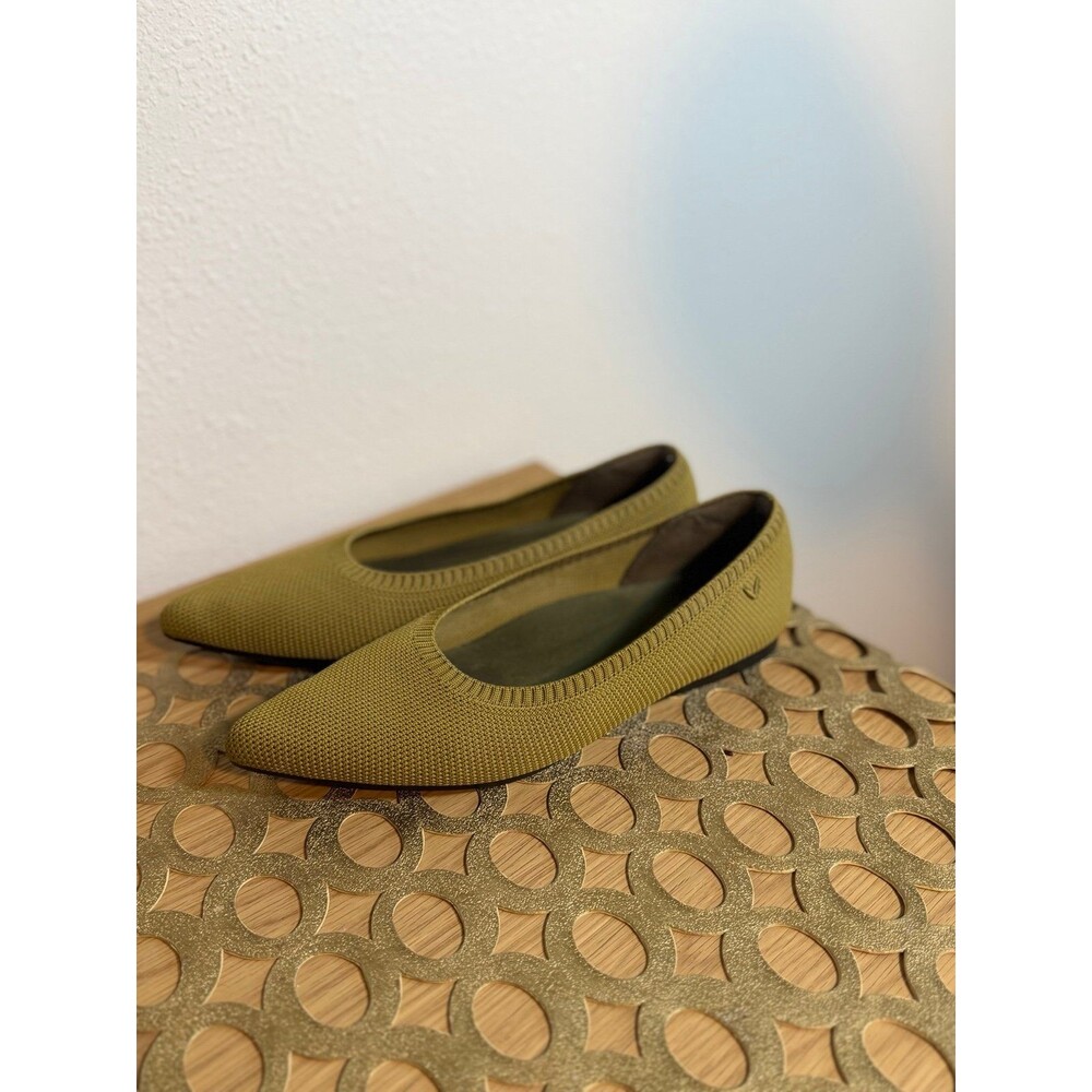 VIVAIA Lightweight Pointed Toe Ballet Flats in Chartreuse Green Women’s Size 36